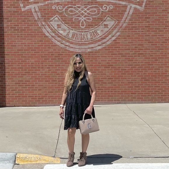 Meet your Posher, Lia - Picture 8 of 9